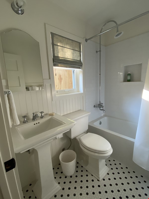 1 bedroom Guest House for rent in Claremont listing 148503